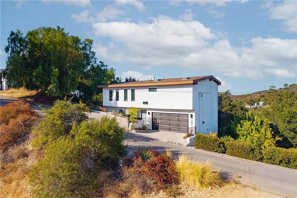 Camello Rd, Woodland Hills — Photo 2