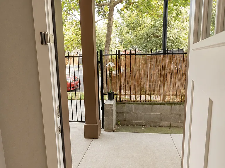 469 NE Liberty Ave — Photo 16