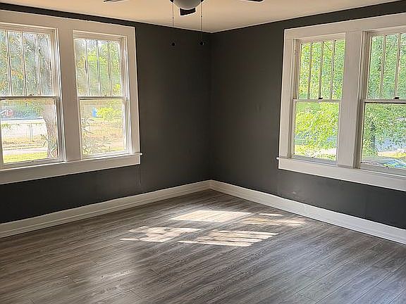3rd image of 4005 Main St