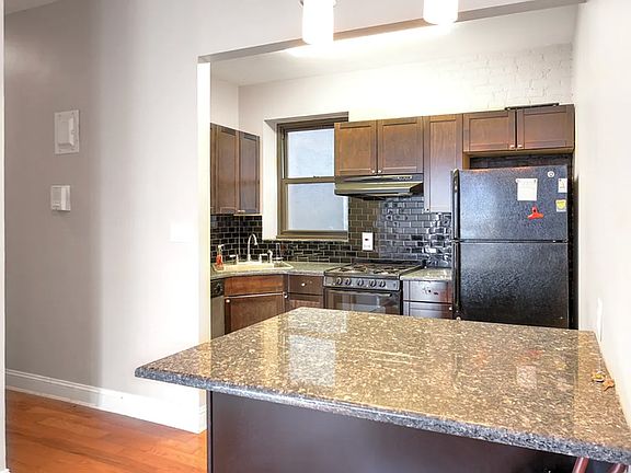 5th image of 208 E 13th St APT 3r