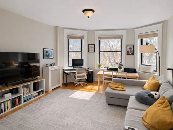 15 Park Dr APT 15, Boston, MA 02215