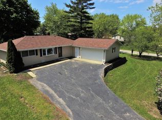 114 Hickory Dr, Lindenhurst, IL 60046
