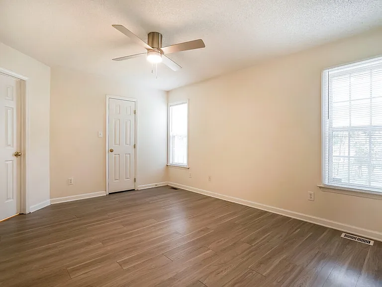 6728 Oviedo Dr — Photo 9