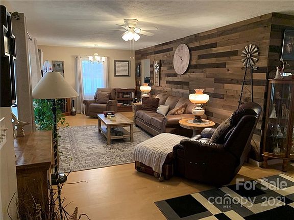 3rd image of 339 Garden Ln