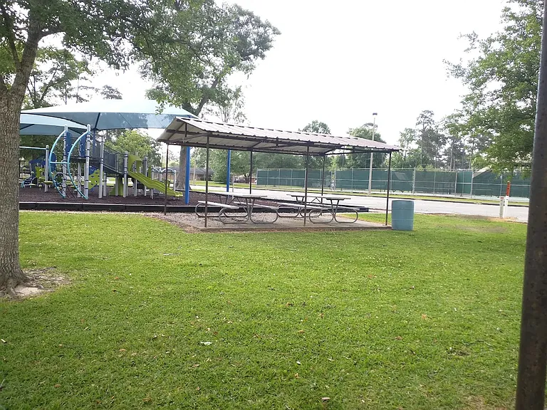 Green Area at McMurry Park (2 min drive from complex)