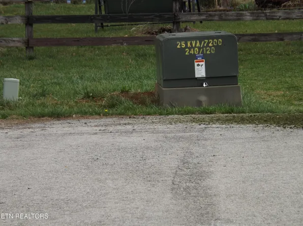 148 Auggie Belle Ln, Speedwell, TN 37870