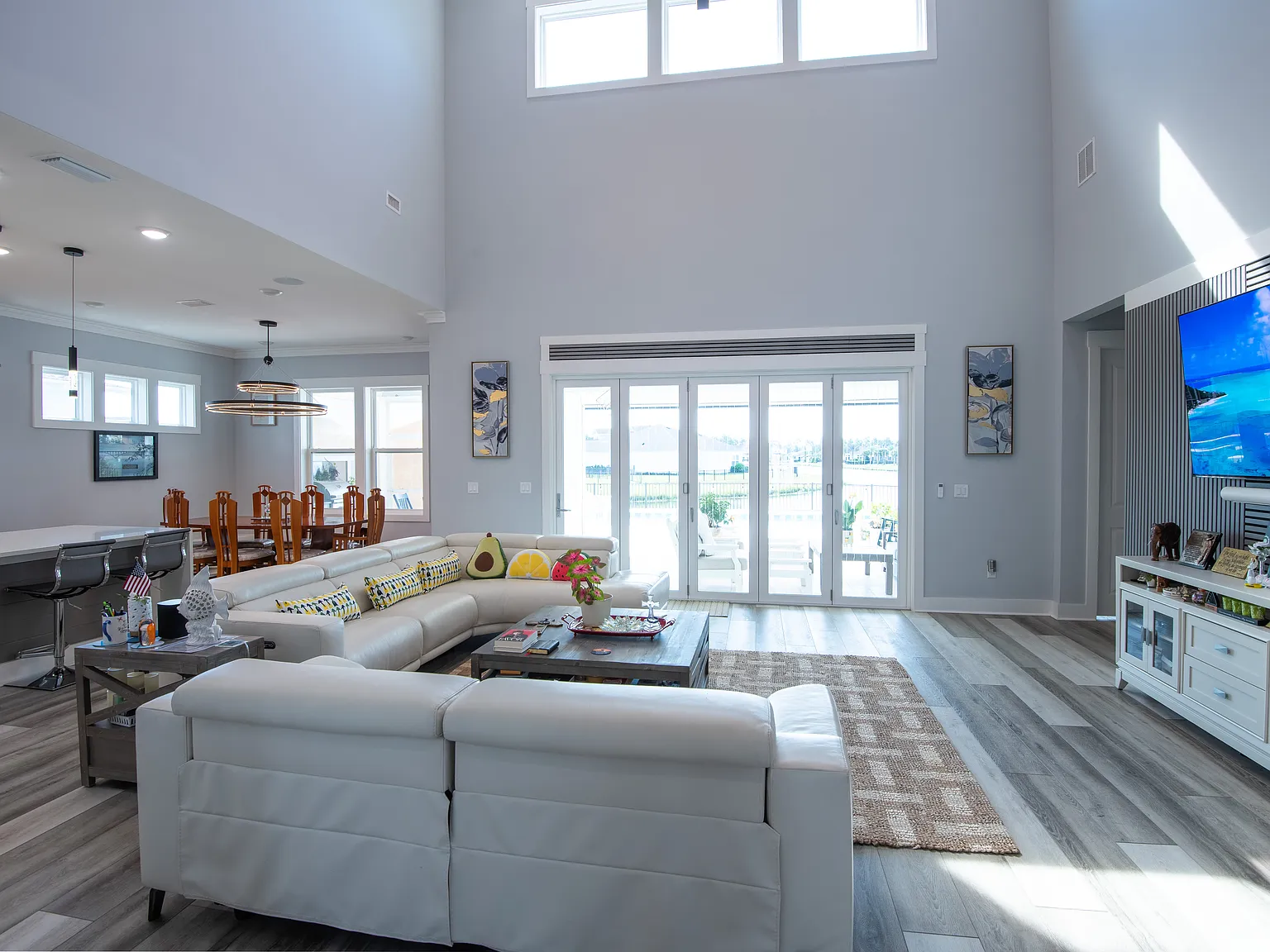 5 bed, 3382 sqft, $9,500 — Photo 4