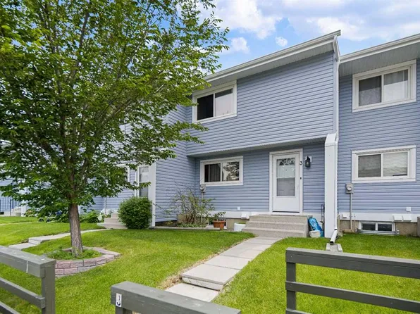 195 N Manora Pl NE #3, Calgary, AB T2A 5J8