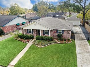 5931 Greenmont Dr, Houston, TX 77092