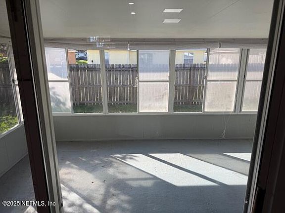 4th image of 2462 Bentwater Dr W #2462