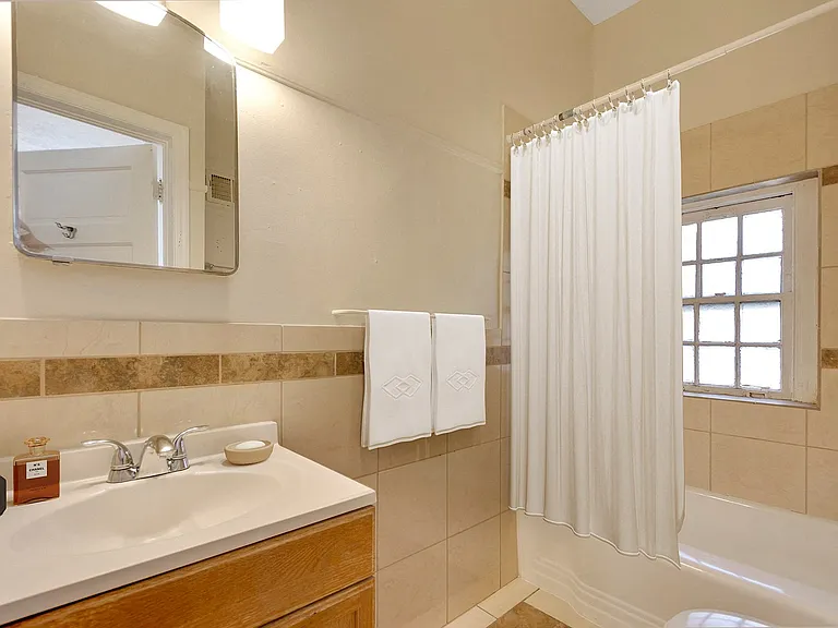 860 N Emerson St — Photo 6