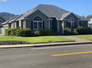 1521 NW Harvey Ave, Roseburg, OR 97471