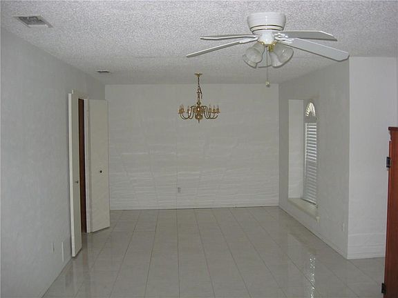 3rd image of 2212 Stone Creek Dr