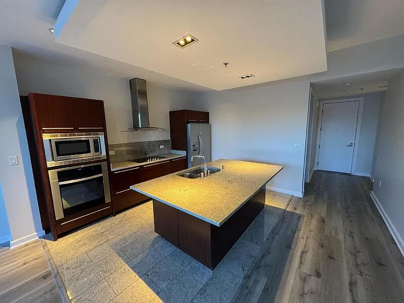 2 bed, 2.0 bath, 1111 sqft, $2,400 — Photo 4