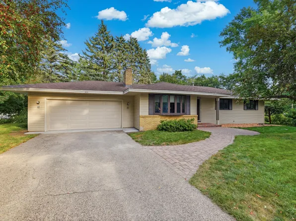10133 Johnson Cir, Bloomington, MN 55437