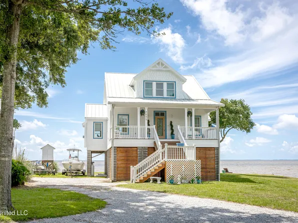 5021 E Belle Fontaine Dr, Ocean Springs, MS 39564
