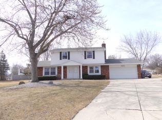 3935 S Camrose Ave, New Berlin, WI 53151