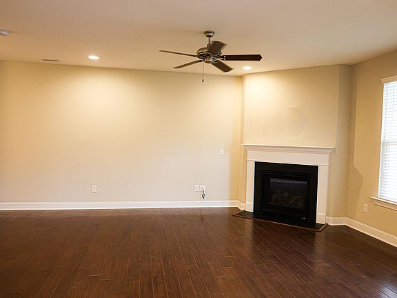 3rd image of 117 Acorn Hollow Pl