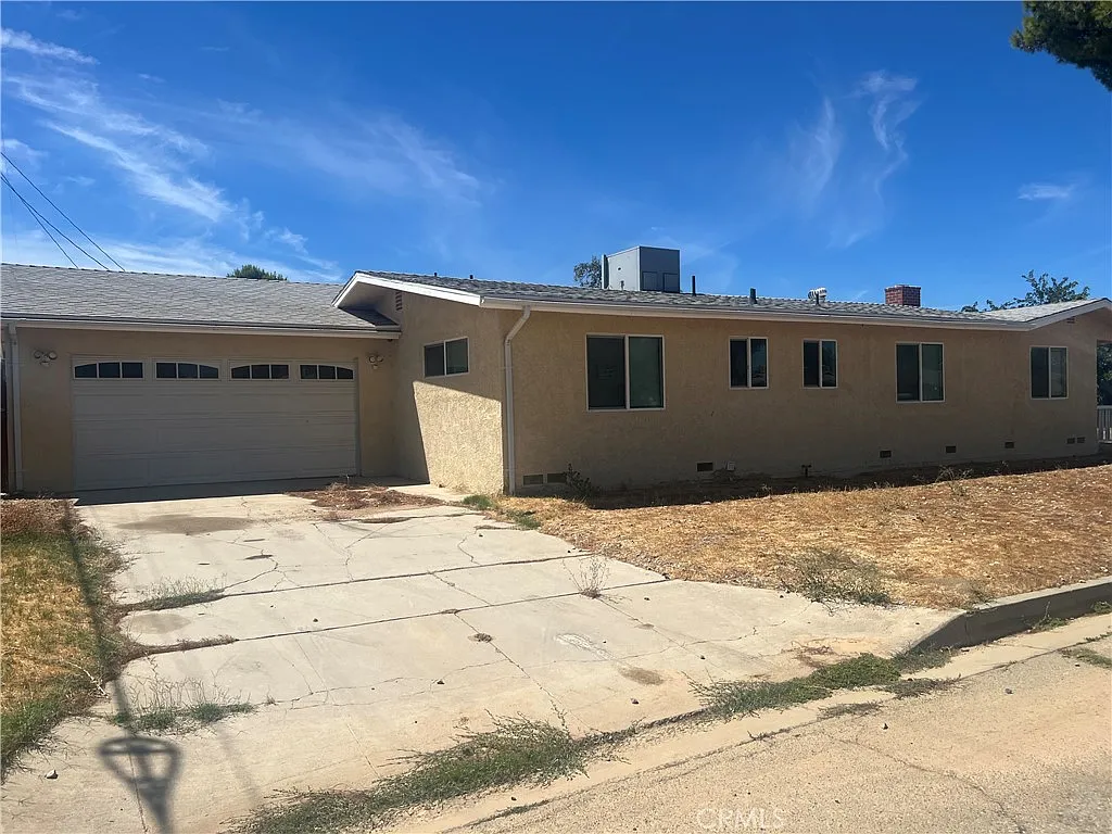5 bed, 2150 sqft, $2,995 — Photo 1