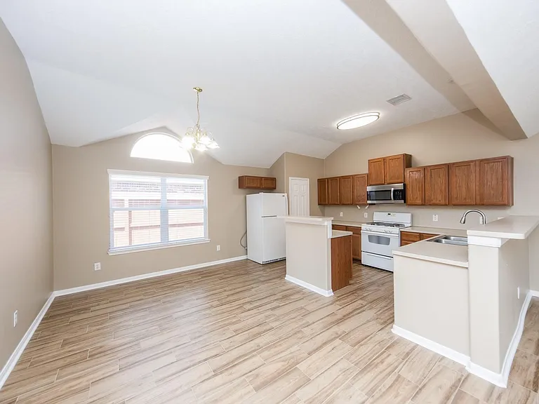 19247 Dillsbury Ct — Photo 11