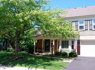 1974 Charter Point Dr, Arlington Heights, IL 60004