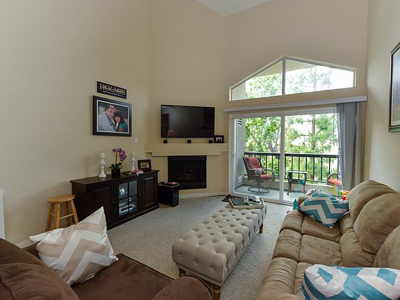 3rd image of 21400 Burbank Blvd APT 319