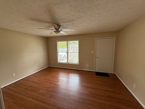 3rd image of 3214 Glenmore Dr