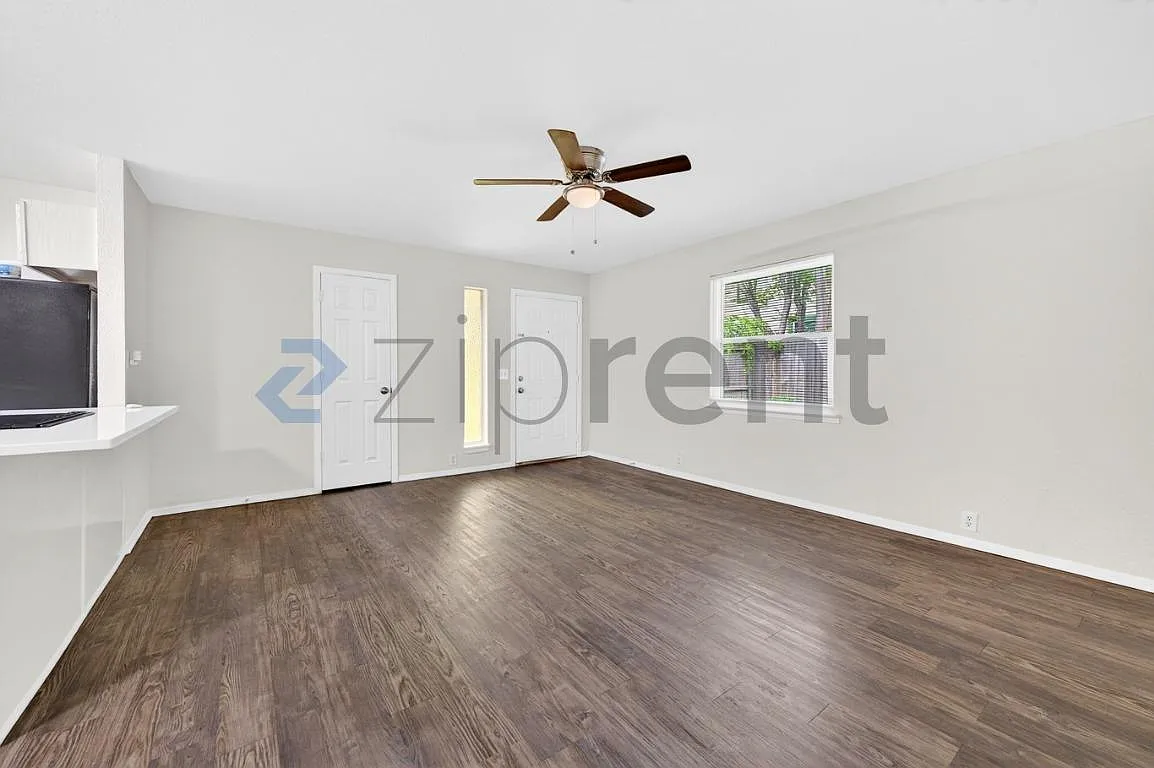 3 bed, 1200 sqft, $1,700 — Photo 3