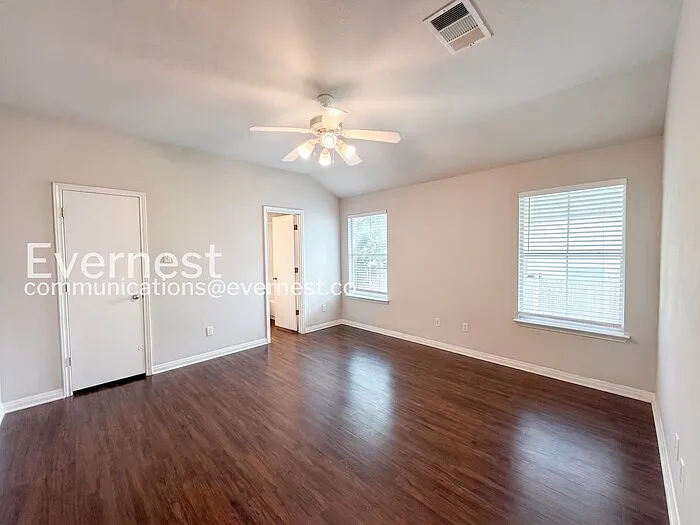 1011 Iola Dr — Photo 13