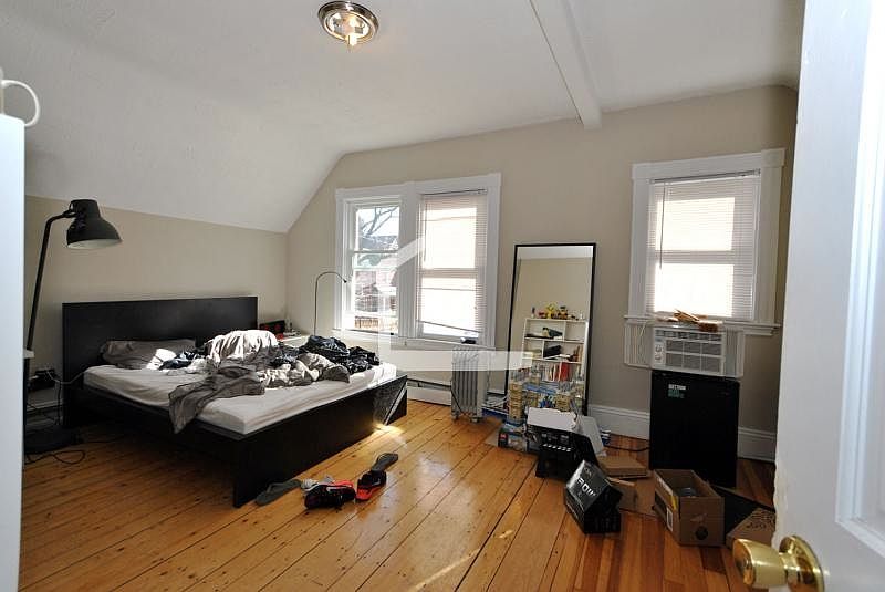 2nd image of 44 Pratt St #Uo
