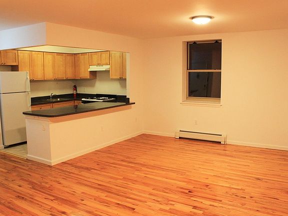 4th image of 739 Brook Ave #3