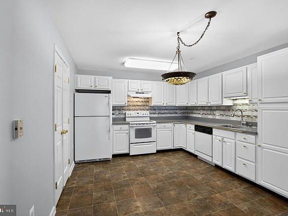 5th image of 2013 Rudy Serra Dr Unit 2D