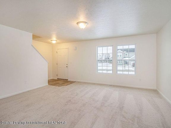 3rd image of 1110 River Oaks Dr