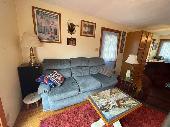 3rd image of 327 Sparrow Ave