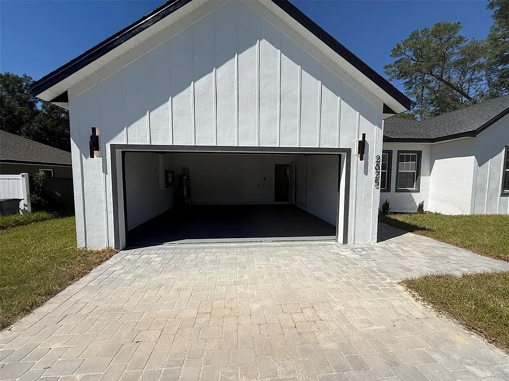 4 bed, 3.0 bath, 1896 sqft, $2,200 — Photo 4