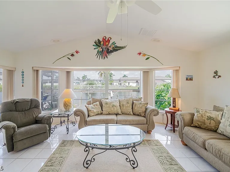 105 SW 39th Pl — Photo 6