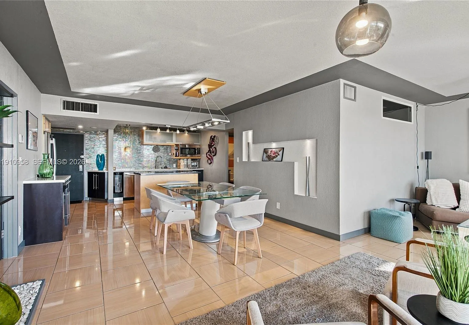Olympus Condo — Photo 2