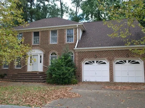 1512 Crystal Lake Dr, Portsmouth, VA 23701