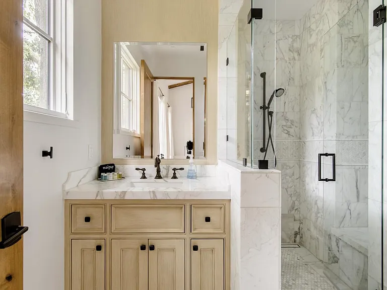 2nd master suite ensuite full marble bath