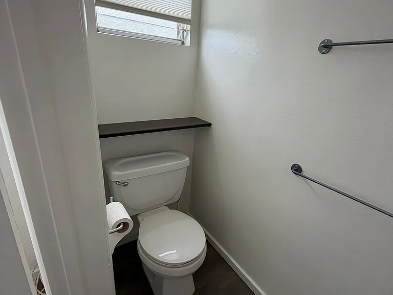 830 S Barrington Ave #6 — Photo 4