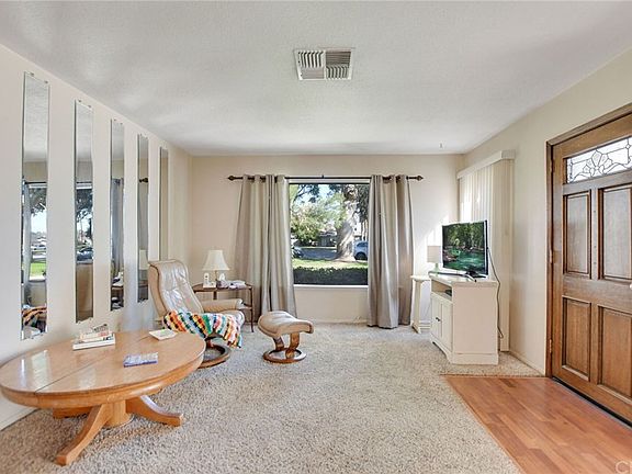 5th image of 2842 Valencia Ave