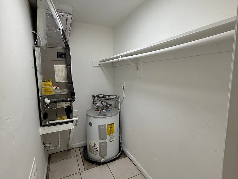 807 NW 24th St #16 — Photo 2