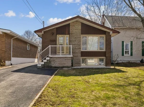 11 Duff St, Hamilton, ON L9C 1A8