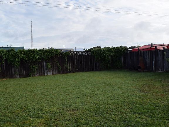 4th image of 709 E Oakdale Ave