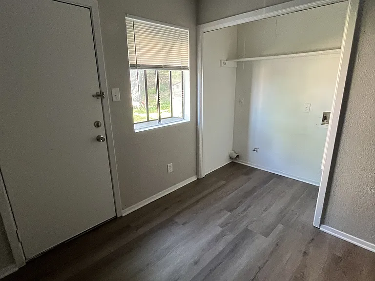 817 Bracewood Cir #A — Photo 3