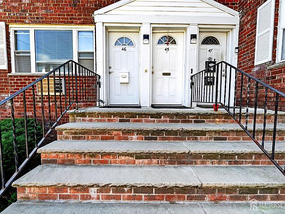 3rd image of 46 Gramercy Gdns #B