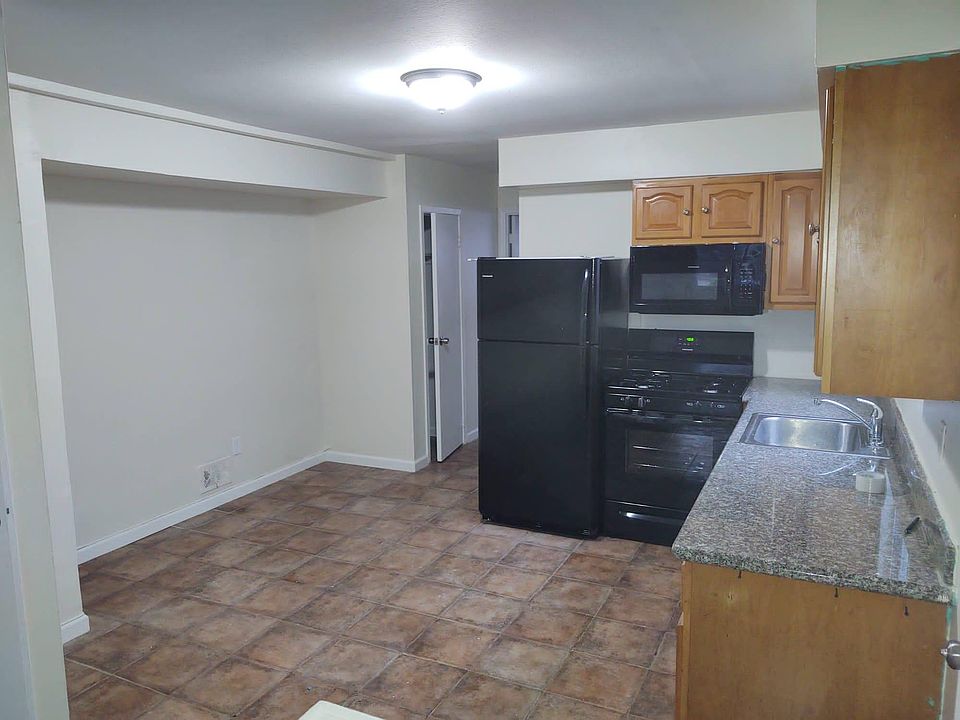 2nd image of 117 Rockville Ave #2