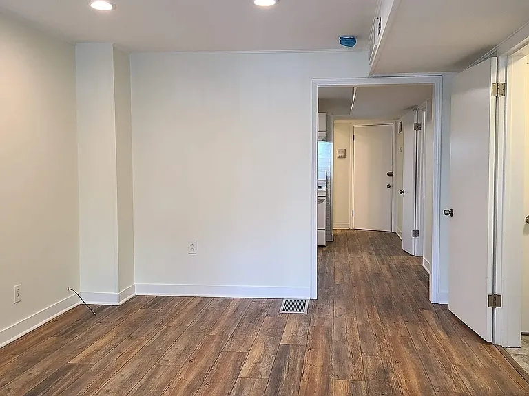 1121 W Drummond Pl #1 — Photo 4