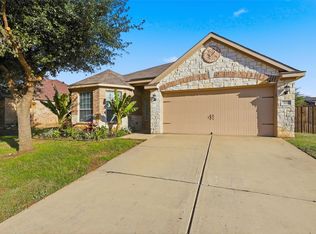 521 Bailer Dr, Crowley, TX 76036