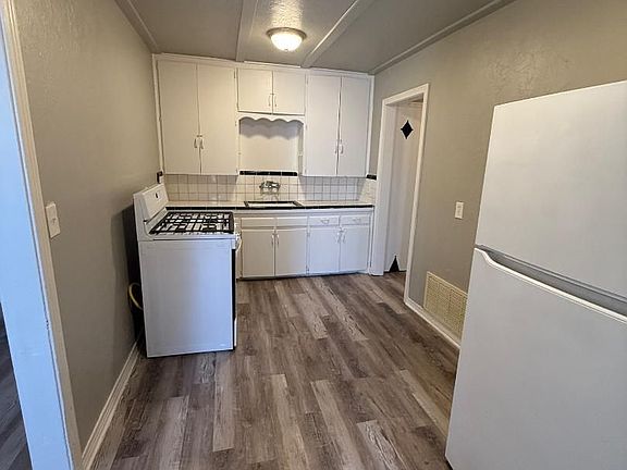 5th image of 1122 Arkansas St